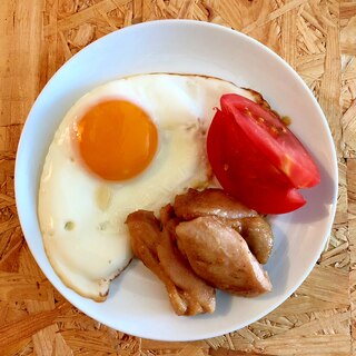 お手軽 チキンと目玉焼きの ワンプレートおかず ♪